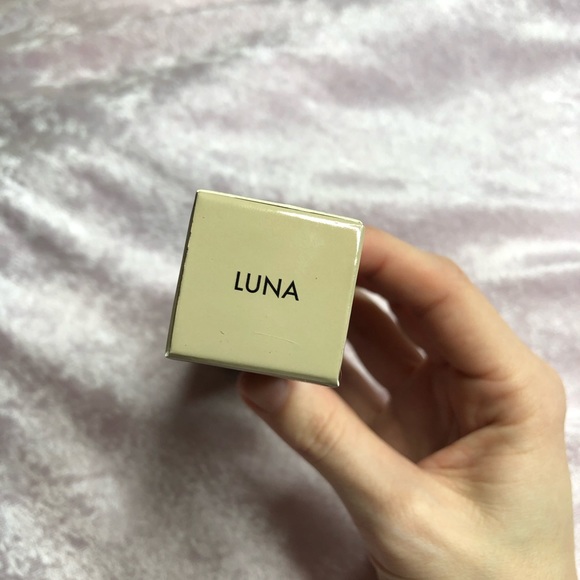 Danessa Myricks Beauty Illuminating Veil Liquid Highlighter for face and body - Picture 5 of 8